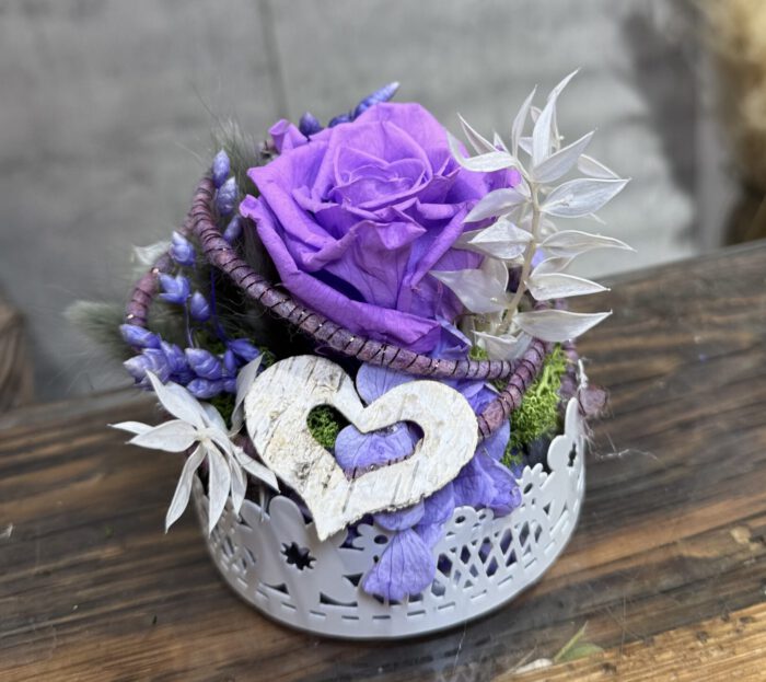 Gesteck lila Infinity Rose – Bild 2